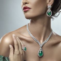Emerald Grace Necklace